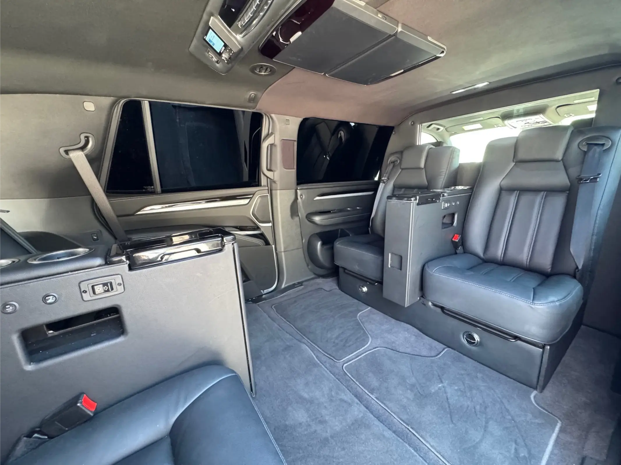 Everest Interior Side